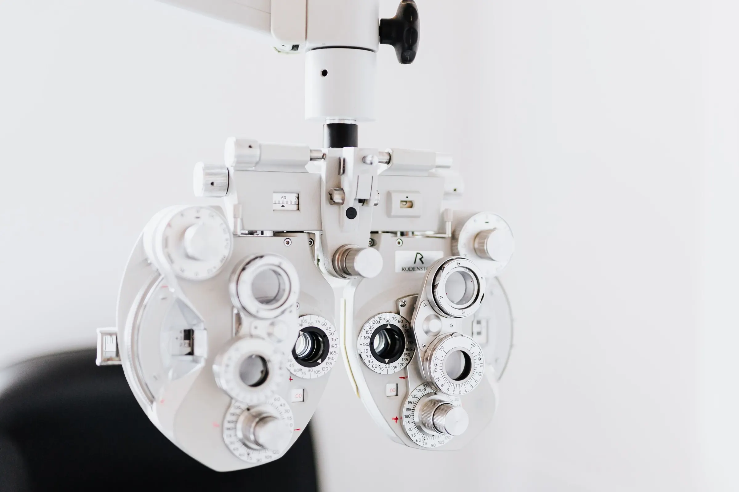 Réfracteur d'optométrie blanc